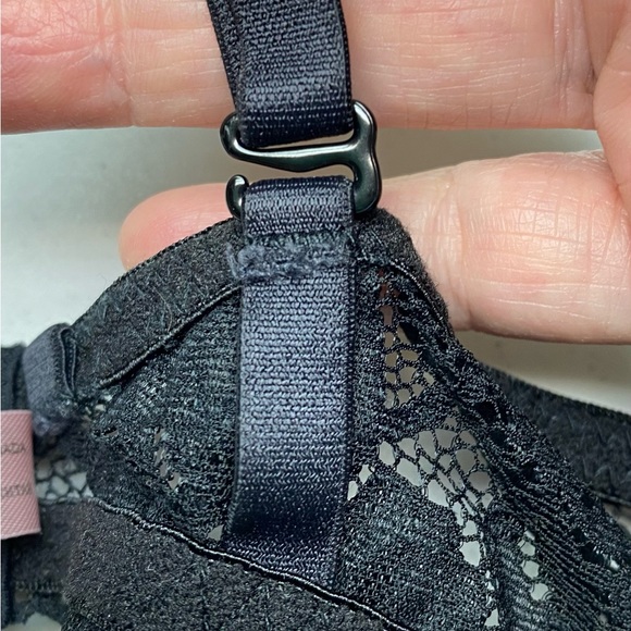 LVR BLK Push-up Plunge, 32C. *P1023 - Picture 6 of 9